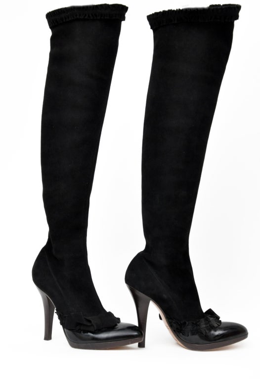 HIGHLY COLLECTIBLE PAIR FROM TOM FORD'S ERA

YVES SAINT LAURENT STRETCH SUEDE BOOTS

RICH, LUXURIOUS AND SEXY!

Stretch Suede 
Color: Black
Leather lining and sole
Ribbons
4