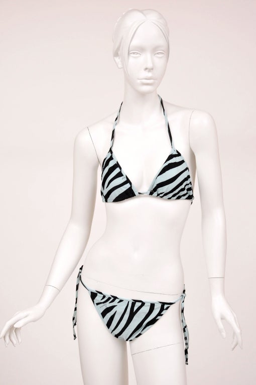 Brand new GUCCI swimsuit

S/S 1996 Collection

Impossible to find! Especially, brand new!

 
•Zebra print, Color: Blue/Black

•Nude tulle lining

•80% Nylon, 20% Spandex 

•Size M 



Tags attached!