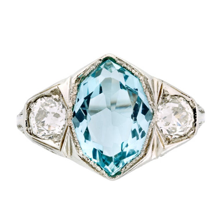 Art Deco Aquamarine and Diamond Filigree Ring