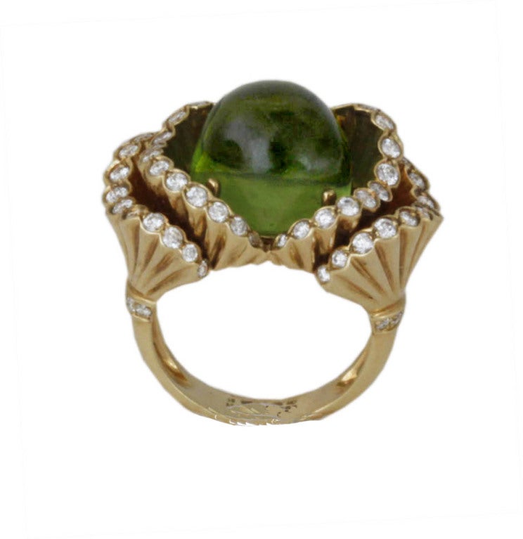Contemporary Boucheron Frou Frou Peridot & Diamond  Ring For Sale