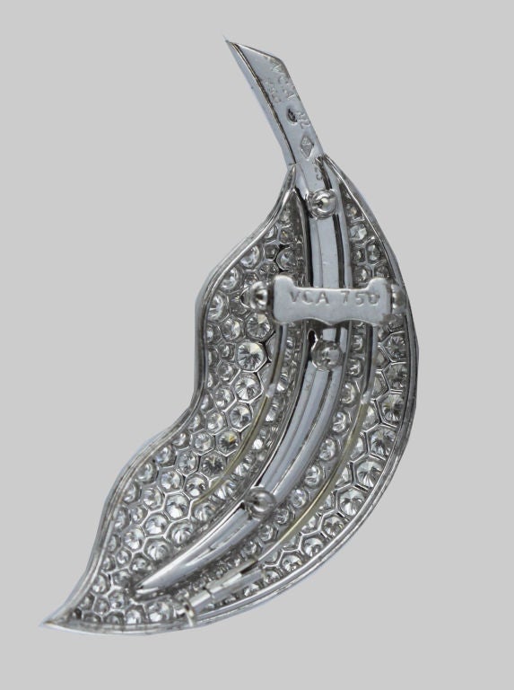 VAN CLEEF & ARPELS Gold & Diamond Feuille Pin
