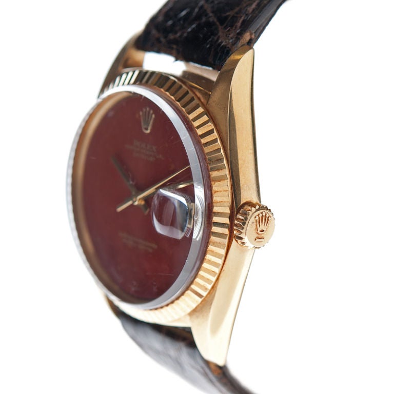 An early and rare stone dial made of chalcedony on the iconic Date-Just. The highly unusual 