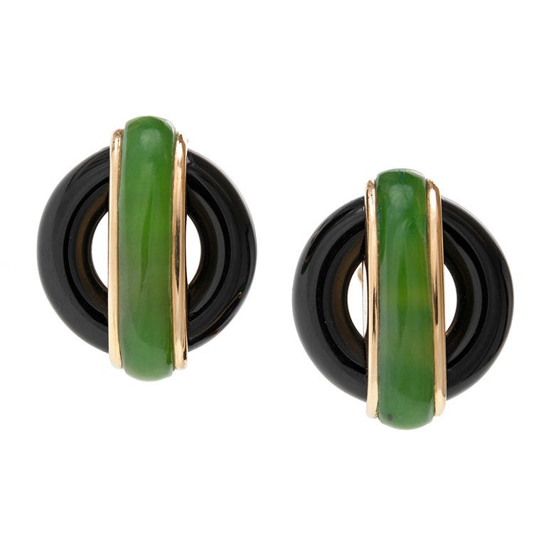 CARTIER "Cipullo" Jade Onyx Yellow Gold Earrings at 1stDibs cartier jade