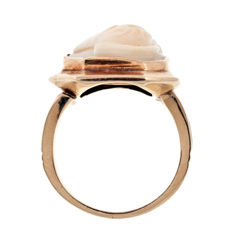 Shell Cameo Yellow Gold Victorian Gentleman's Ring In Excellent Condition For Sale In Carmel-by-the-Sea, CA