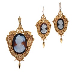 Agate Cameo Natural Pearl 'Tri-Gold' Victorian Pendant/Earrings
