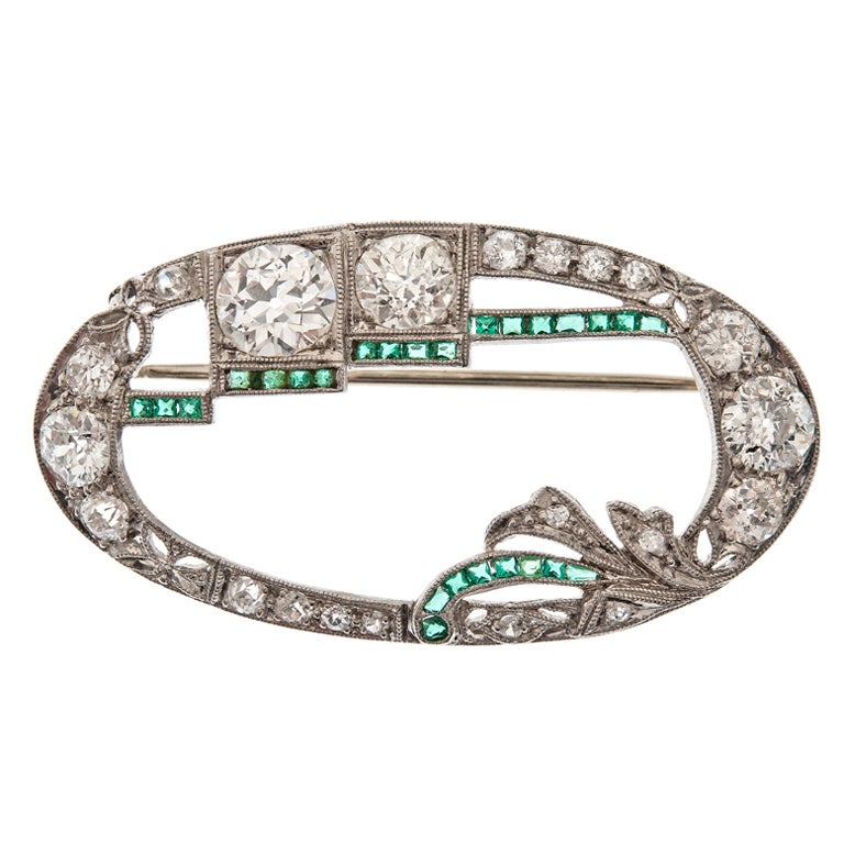  Art Deco Diamond Emerald Platinum Brooch For Sale