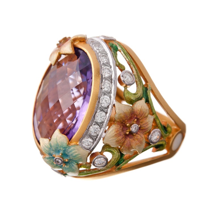 Those who fall in love with Masriera's iconic art nouveau designs become entirely devoted to the brand. The company has been manufacturing fine jewelry in Barcelona, Spain since 1839 and still uses many of the same molds, materials and techniques