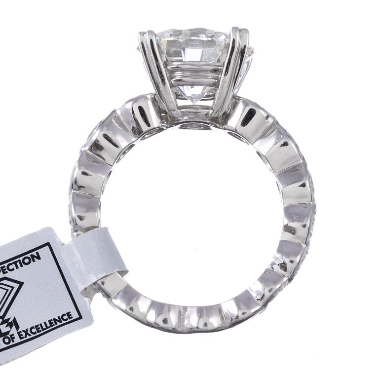 Round Diamond Traffic-Stopping Ring In Excellent Condition In Carmel-by-the-Sea, CA