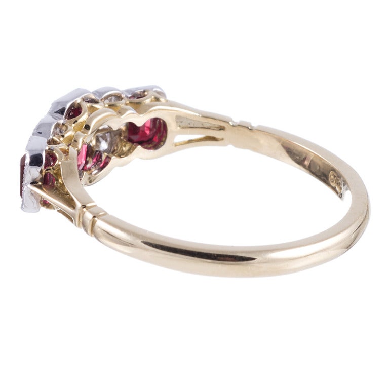 Ring aus Gelbgold/Weißgold mit Rubin und Diamant in Lünette (Viktorianisch)
