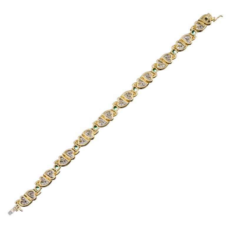 Charming Heart Motif Diamond and Emerald Yellow Gold Bracelet In Excellent Condition In Carmel-by-the-Sea, CA
