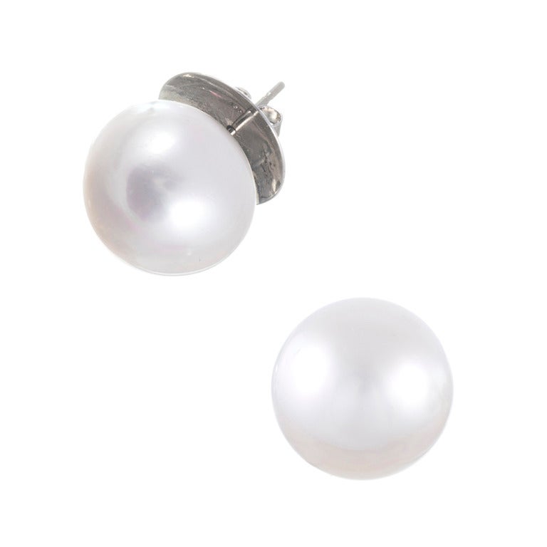 17.8mm Pearl White Gold Button Earrings