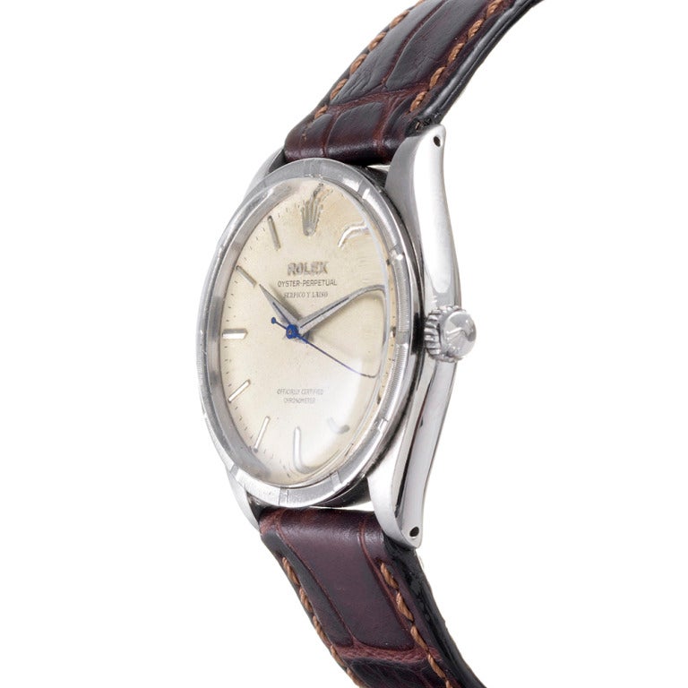 A watch with a distinctive vintage aesthetic and the added note of Serpico y Laino on the dial, denoting that this watch was originally sold at the esteemed Venezuelan retailer. This watch is the ideal hybrid dress/sport piece, with an early sport