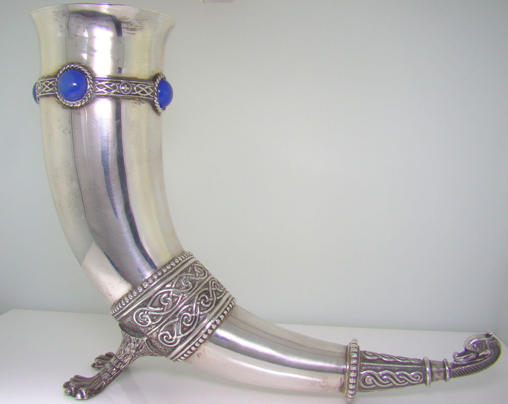 English Wine Tasting Stirrup Cup Gilt Interior & Chalcedony