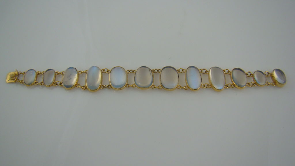 Antique 18K Yellow Gold Victorian Sequential Moonstone Bracelet 1