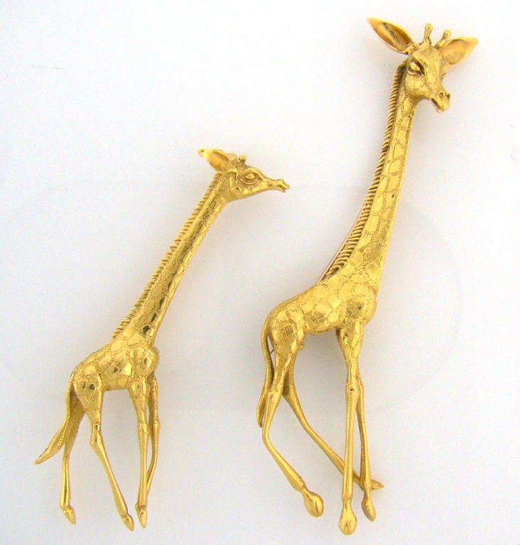 Fine Handmade Pair of 18K Yellow Gold Giraffe Pins