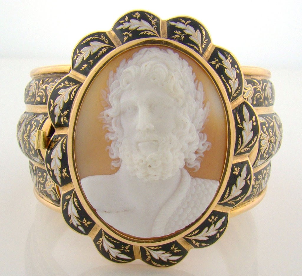 Bracciale con cammeo di conchiglia grande e fine
