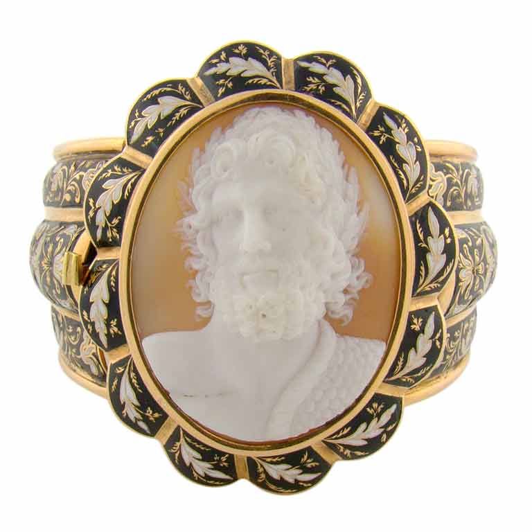 Large 
Fine Shell Cameo Bracelet