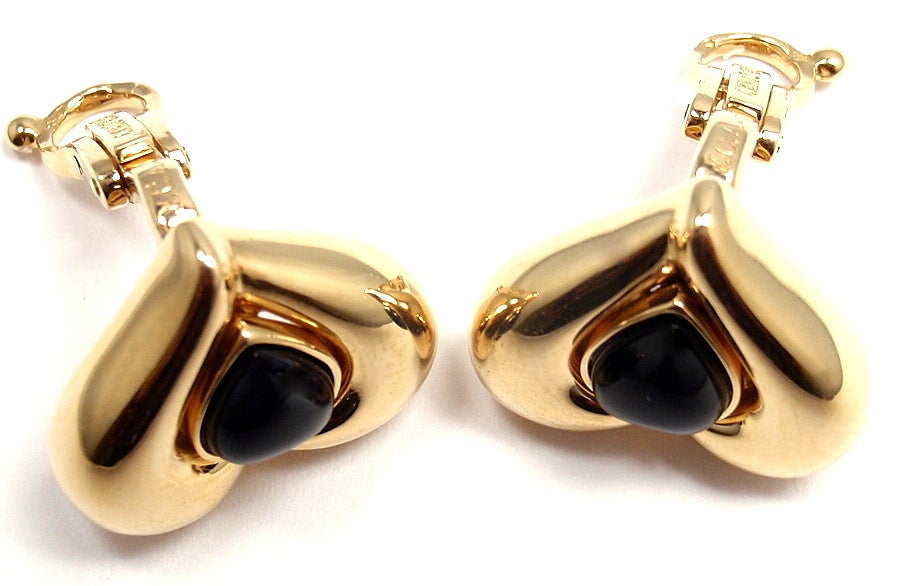 VAN CLEEF & ARPELS Black Agate Heart Yellow Gold Earrings 1