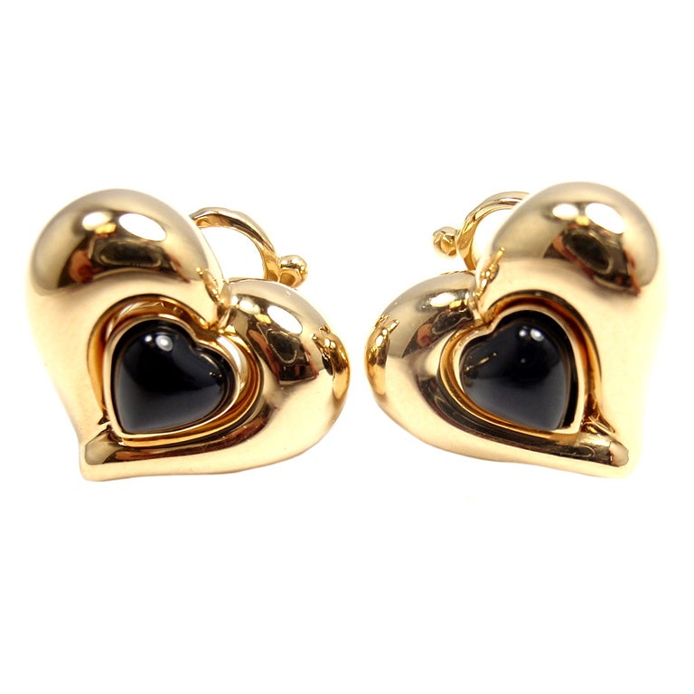 VAN CLEEF & ARPELS Black Agate Heart Yellow Gold Earrings
