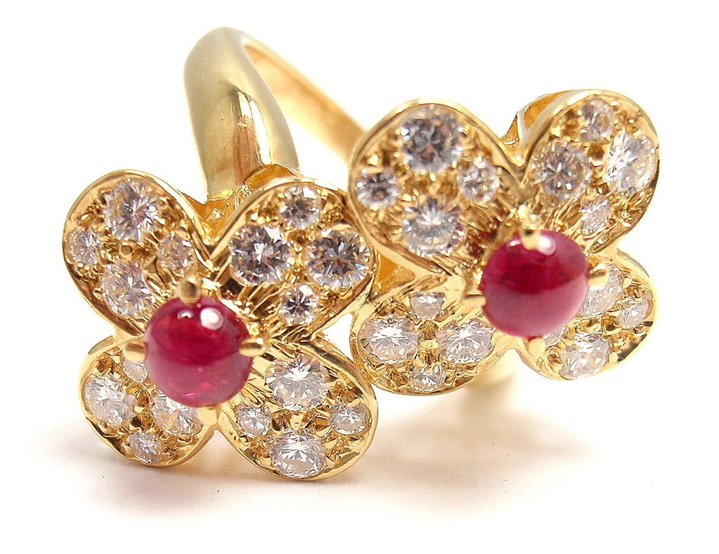 VAN CLEEF & ARPELS Diamond Cabochon Ruby Flower Yellow Gold Ring