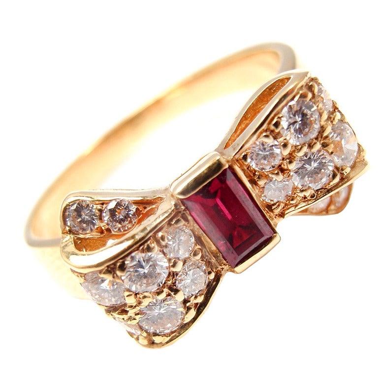 VAN CLEEF & ARPELS Diamond Ruby Bow Motif Yellow Gold Ring