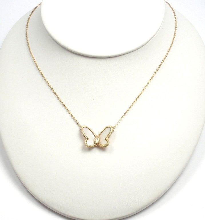 VAN CLEEF & ARPELS Diamond & Mother of Pearl Butterfly Yellow Gold Necklace 5