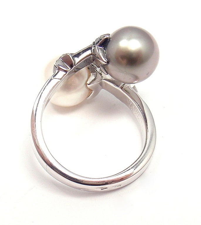 CHANEL Comete Black & White Diamond Pearl Open Band White Gold Ring In New Condition In Holland, PA