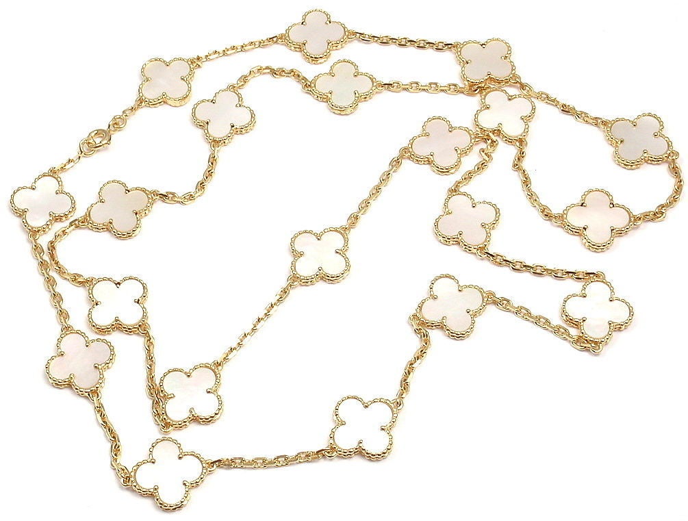 VAN CLEEF & ARPELS Alhambra Mother of Pearl Yellow Gold Necklace In New Condition In Holland, PA