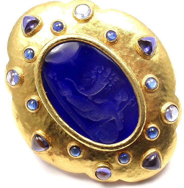 18k Yellow Gold Venetian Glass Intaglio Iolite Large Pin Brooch by Elizabeth Locke. With a large oblong shaped venetian blue glass intaglio of a lady. 18k Yellow Gold is hammered to a beautiful finish. 

Details: 
Weight: 31.4