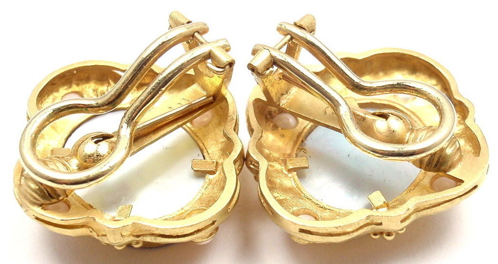 Elizabeth Locke Venetian Glass Intaglio Pearl Yellow Gold Earrings 1