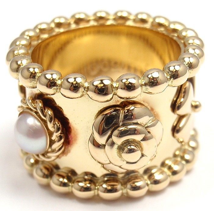 18k Yellow Gold Pearl Clover Camellia Ring by Chanel. With 2 round pearls: 4mm each. 

Details: 
Width: 14mm
Ring Size: 5
Weight: 18.3 grams
Stamped Hallmarks: Chanel 750 17F73
*Free Shipping within the United States*

YOUR PRICE: $3,040
