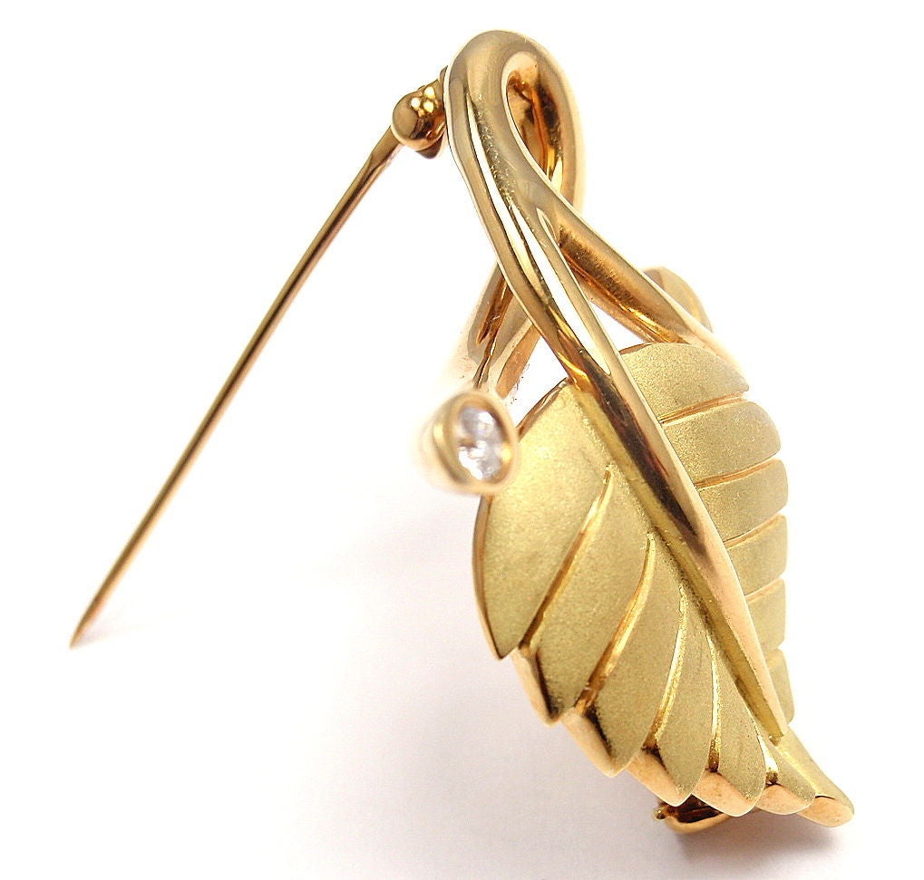 TIFFANY & CO Diamond Leaf Yellow Gold Brooch Pin In New Condition In Holland, PA