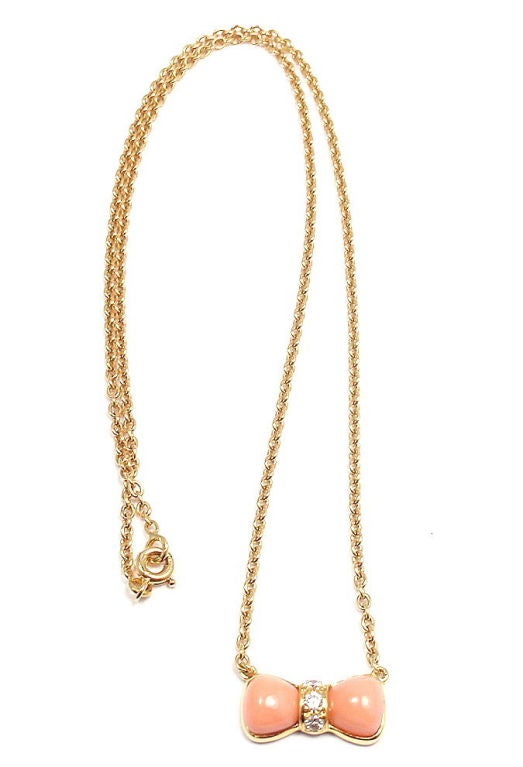 VAN CLEEF & ARPELS Coral Diamond Yellow Gold Bow Necklace In New Condition In Holland, PA