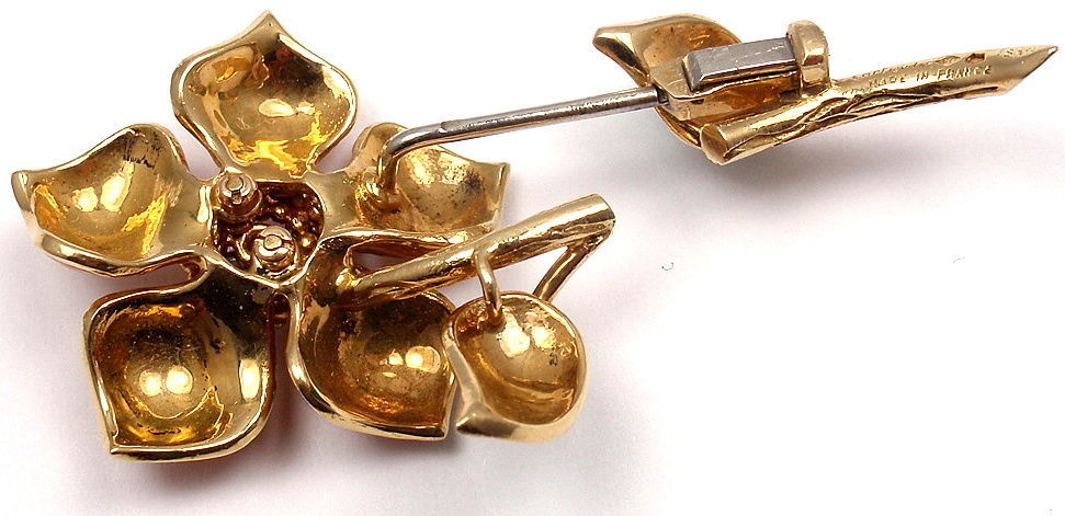 Women's or Men's CARTIER Enamel Diamond Yellow Gold Flower Pin Brooch
