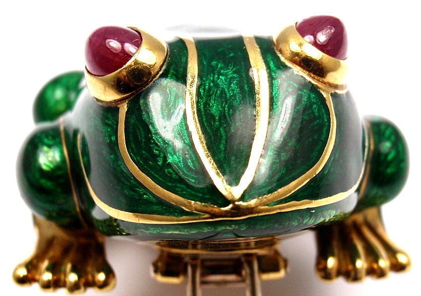 DAVID WEBB Lucky Frog Green Enamel Ruby Yellow Gold Pin Brooch In New Condition In Holland, PA