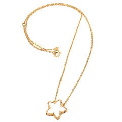 VAN CLEEF & ARPELS Mother of Pearl Lucky Star Yellow Gold Necklace