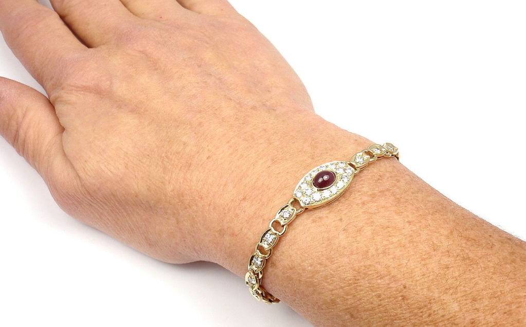 VAN CLEEF & ARPELS Diamond Ruby Yellow Gold Bracelet 4