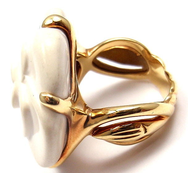 CHANEL Camelia White Agate Yellow Gold Flower Ring In New Condition In Holland, PA
