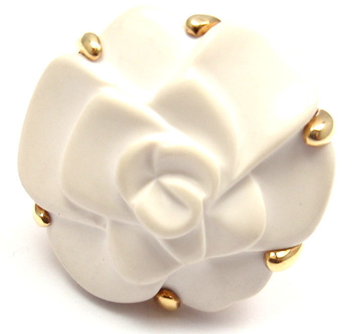 CHANEL Camelia White Agate Yellow Gold Flower Ring 3