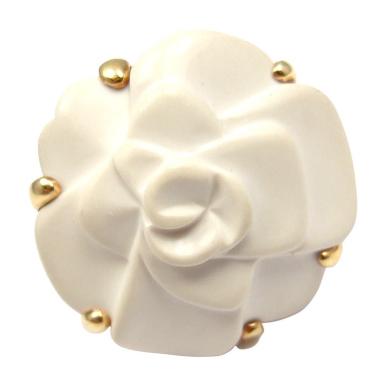 CHANEL Camelia White Agate Yellow Gold Flower Ring