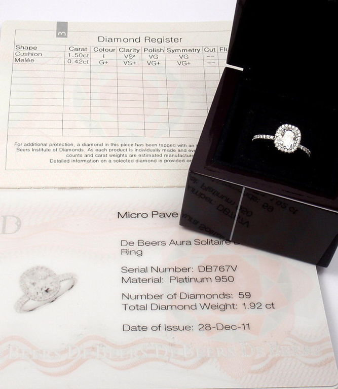 DEBEERS Aura Solitaire Diamond Platinum Engagement Ring In New Condition In Holland, PA