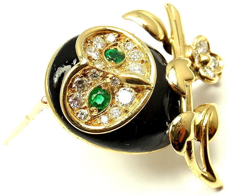 VAN CLEEF & ARPELS Owl Diamond Emerald Enamel Yellow Gold Brooch Pin In New Condition In Holland, PA