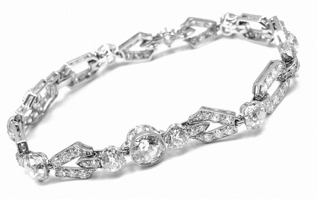 Platinum Vintage Art Deco 9.25CT Diamond Bracelet mounted by Verdura. With 141 round old European cut diamonds, E-G color, VS-SI clarity. Total Diamond Weight: 9.25CT. 

Details: 
Weight: 16 grams
Width: 7mm
Length: 6.5