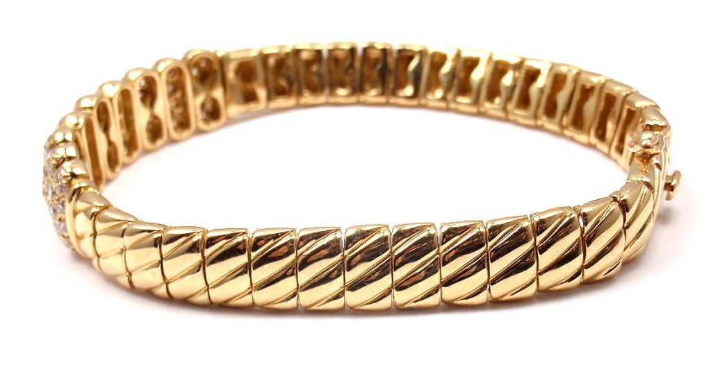 Van Cleef & Arpels Diamond Gold Bangle Bracelet In New Condition In Holland, PA