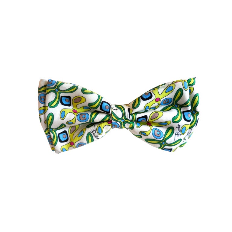 Unworn EMILIO PUCCI Abstract geometric silk men
s bow tie