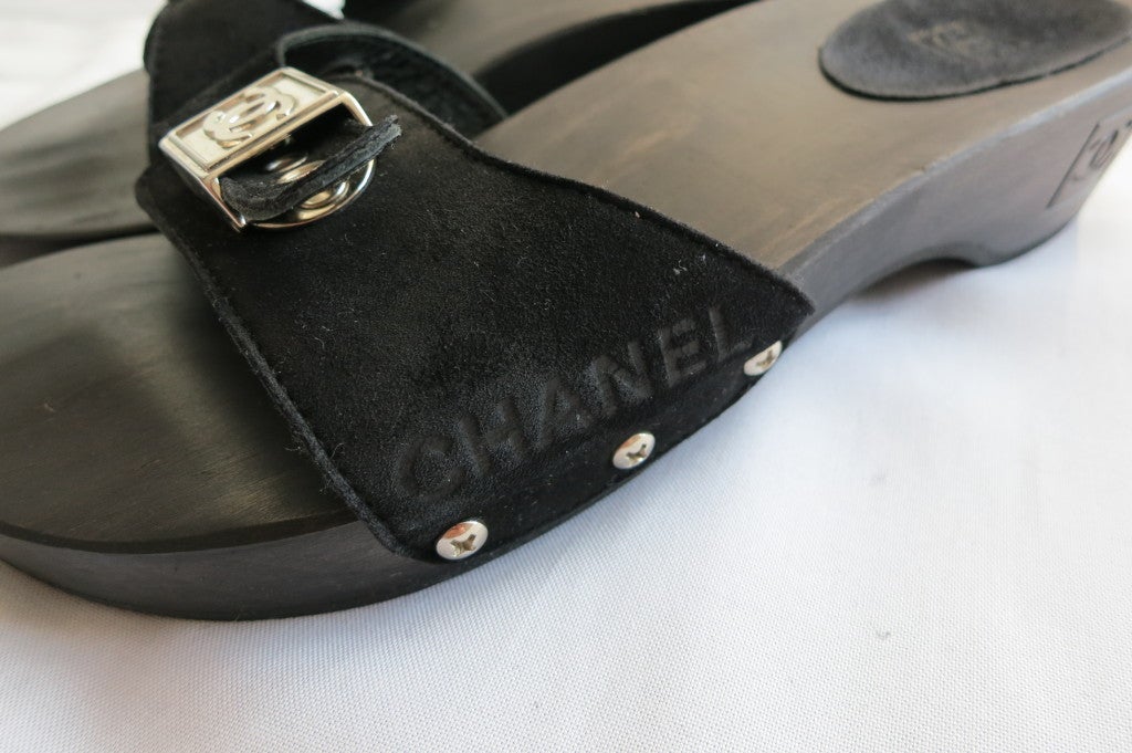 CHANEL Logo front suede & wood clog sandals 3