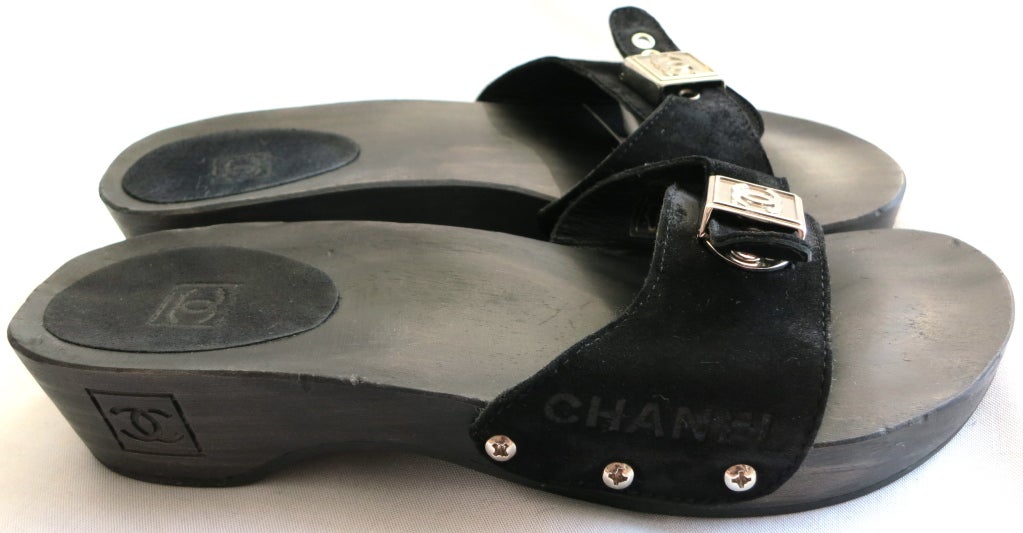 CHANEL Logo front suede & wood clog sandals 4