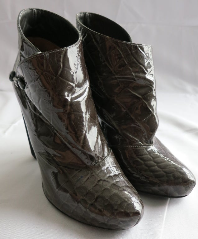 Women's LOUIS VUITTON Patent crocodile green leather ankle boots