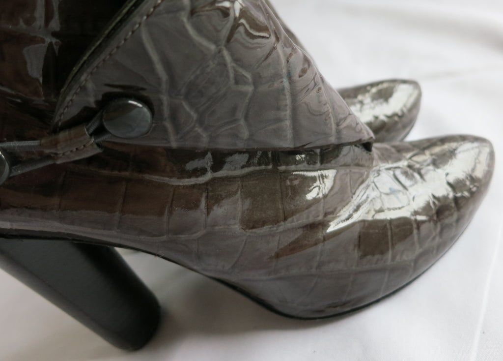 LOUIS VUITTON Patent crocodile green leather ankle boots 1