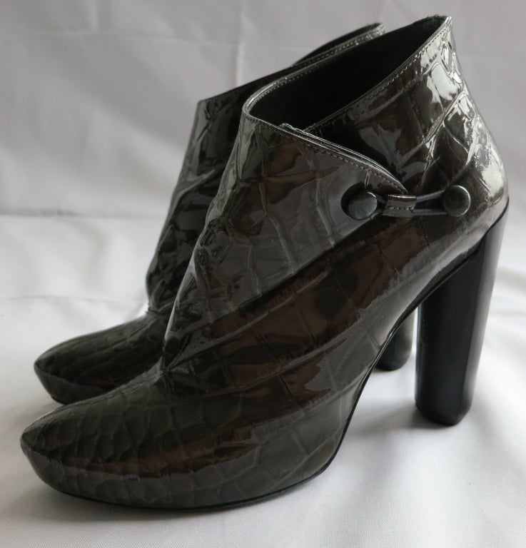 LOUIS VUITTON Patent crocodile green leather ankle boots 3